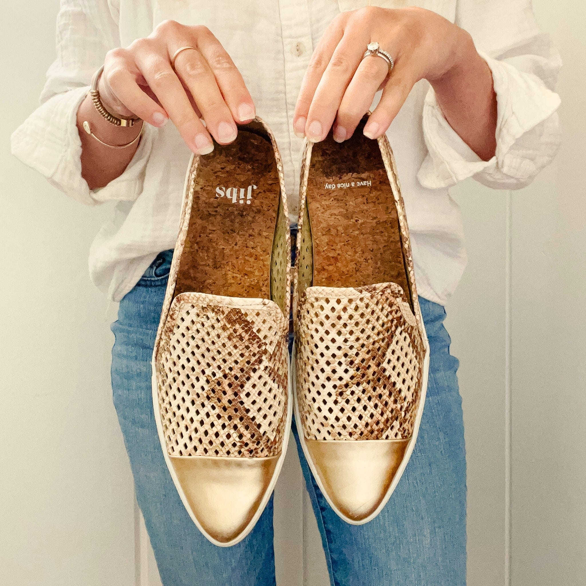 10 Greatest Style Sneakers for Ladies That Don’t Skimp on Consolation